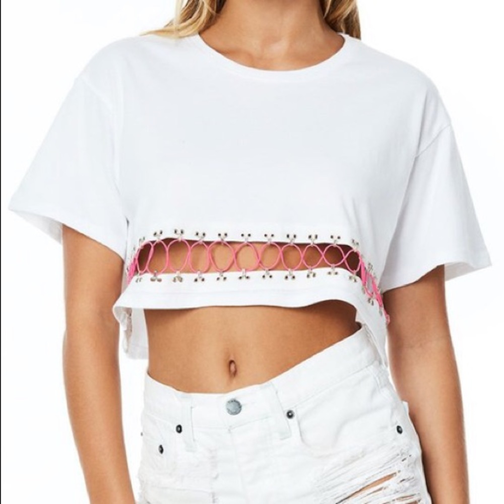 ADORABLE LF CRISS CROSS BUNGEE CROP TEE